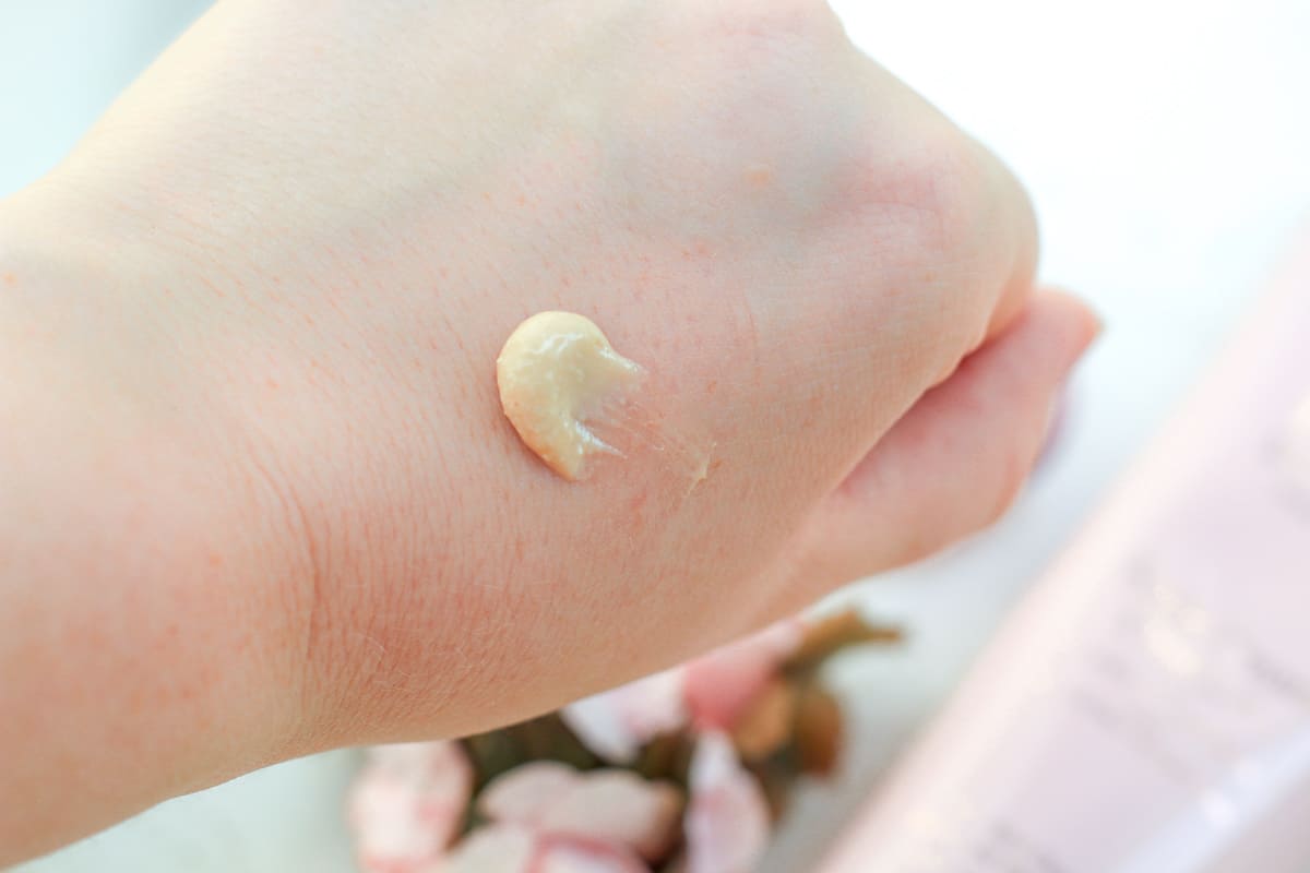 How the Rose Cream Cleanser looks.